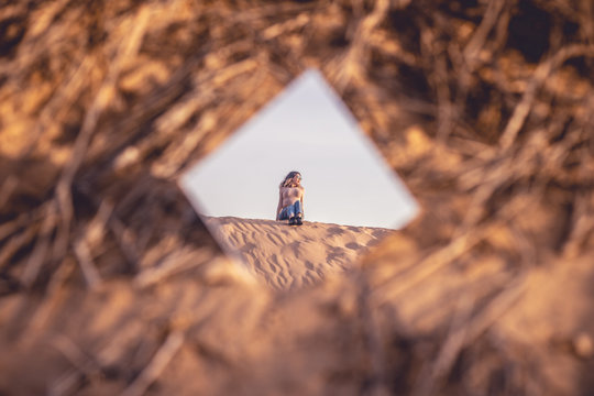 woman like a litte girl playing on the sun of dubai