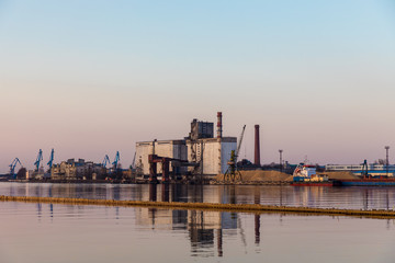 Obraz premium wiev of a port in Riga, latvia