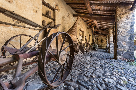 Antico aratro arruginito