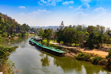 Fototapeta na wymiar Hausboote auf dem River Kwai