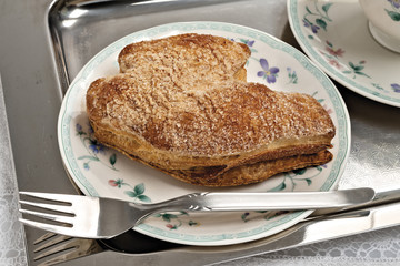 brioche a forma di colomba nel piatto