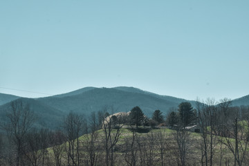 Obraz premium Farm in the Mountains 