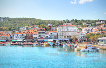 Fototapeta na wymiar view of an island city coast on the bosphorus