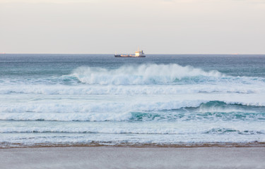 Fototapeta na wymiar olas en la costa vasca