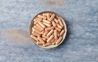 Cat's Claw (Uncaria tomentosa)  Extract Capsules. A Dietary Supplement. Immune System Support. Rustic wooden background. Top view. Copy space. 