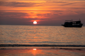 Fischerbooat im Sonnenuntergang