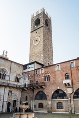 Fototapeta na wymiar Palazzo del Broletto with fountain and tower