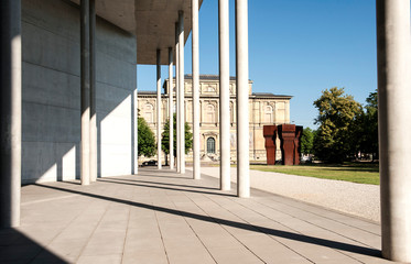 Alte Pinakothek, links Pinakothek der Moderne, München