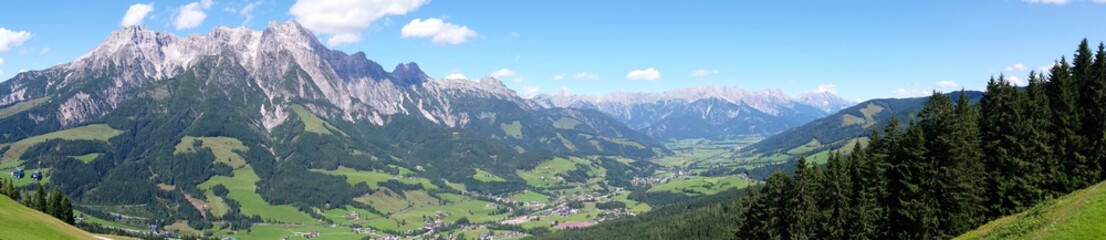 Fototapeta na wymiar Wide view near Leogang in Austria