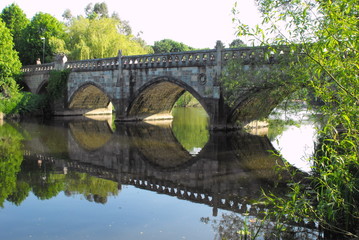 Fototapeta na wymiar Reflective bridge