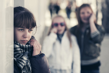 Obraz premium Teen girls on city street