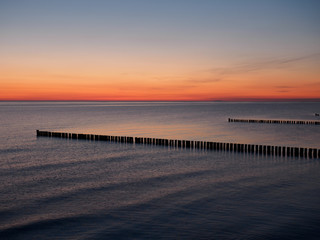 Ostseeküste mit Buhnen