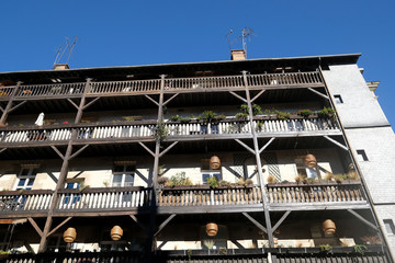 Obraz premium immeuble avec passage