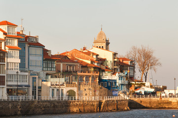 Luanco, pueblo marinero de Asturias © lleandralacuerva