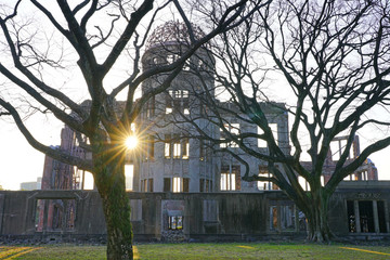 Obraz premium Day view of the Atomic Bomb Dome (Genbaku), part of the Hiroshima Peace Memorial, a UNESCO World Heritage Site.