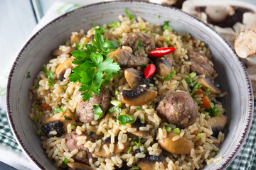 Risotto con funghi e salsiccia