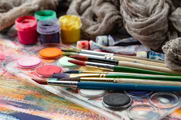 Obraz premium Paint brushes and paints for drawing.