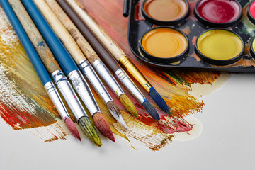 Obraz premium Paint brushes and paints for drawing.