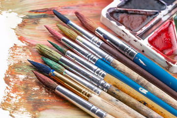 Obraz premium Paint brushes and paints for drawing.