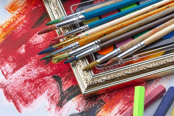 Obraz premium Paint brushes and paints for drawing.