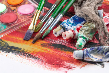 Obraz premium Paint brushes and paints for drawing.