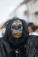 Gorille à lunettes pour le dernier jour noir du carnaval de Cayenne