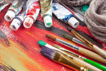 Obraz premium Paint brushes and paints for drawing.