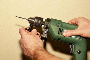 Fixing the drill in an electric drill, preparing the tool for work