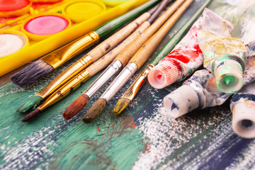 Fototapeta premium Paint brushes and paints for drawing.