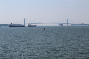 Puente Verrazano-Narrows visto desde el Rio Hudson