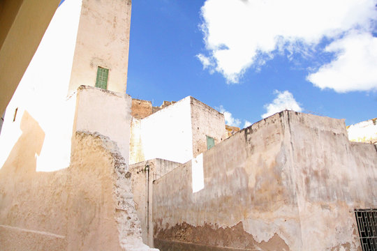 Narrow lanes and alleyways in Moroccan cities