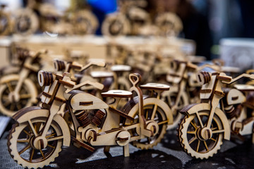 Drewniany motor miniaturka © Anna Granat