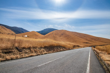 泉水グリーンロード　高原と道　Plateau＆road　大分県九重町　