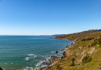 Fototapeta premium Coastline view seen from Stinson Beach overlook off highway 1 in California