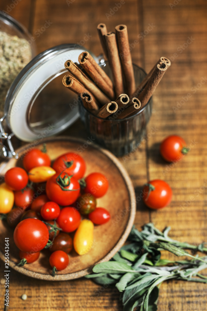 Wall mural tomatoes and cinnamon