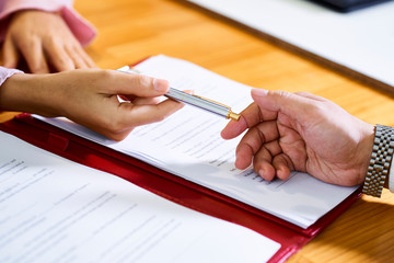 Retail agent offering pen