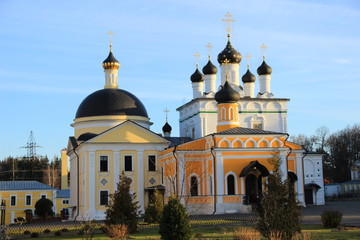 Fototapeta na wymiar monastery in in Moscow region