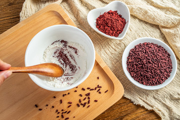 Chinese traditional natural pigment food red yeast rice powder coloring preparation process