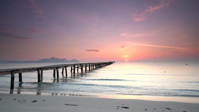 Steg am Strand Mallorca Sonnenaufgang