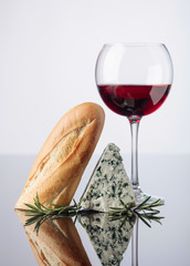 Blue cheese with bread, rosemary and red wine.