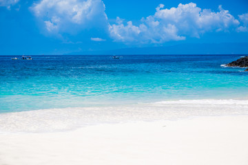 Fototapeta na wymiar Tropical beach with sand and blue ocean in Maldives