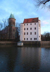Renaissance-Schloss Schönfeld und Schönfelder Kirche