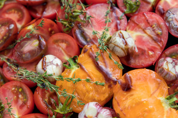 tomatos with garlic and fresh vegetables