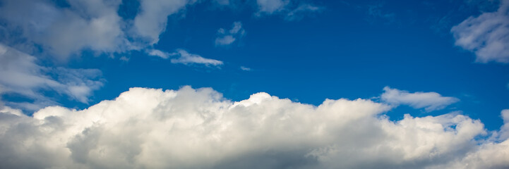 Fototapeta premium white clouds against the blue sky on a sunny day.