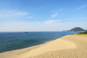 鳥取砂丘から日本海を望む
