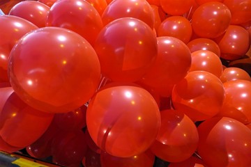 Ballons rouges gonflés 