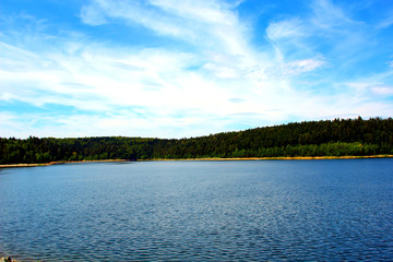 le lac de pierre percee sous le soleil des vosges