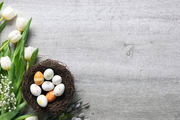 Obraz na płótnie Canvas Easter eggs and flowers background