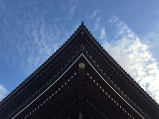 Fototapeta na wymiar Low angle view of the beautiful wooden roof of the Senso-ji temple in Tokyo, Japan