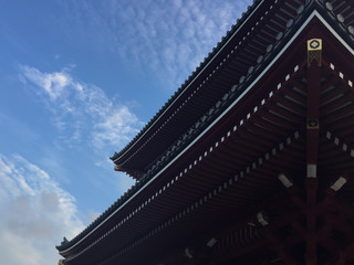Fototapeta na wymiar Low angle view of the beautiful wooden roof of the Senso-ji temple in Tokyo, Japan